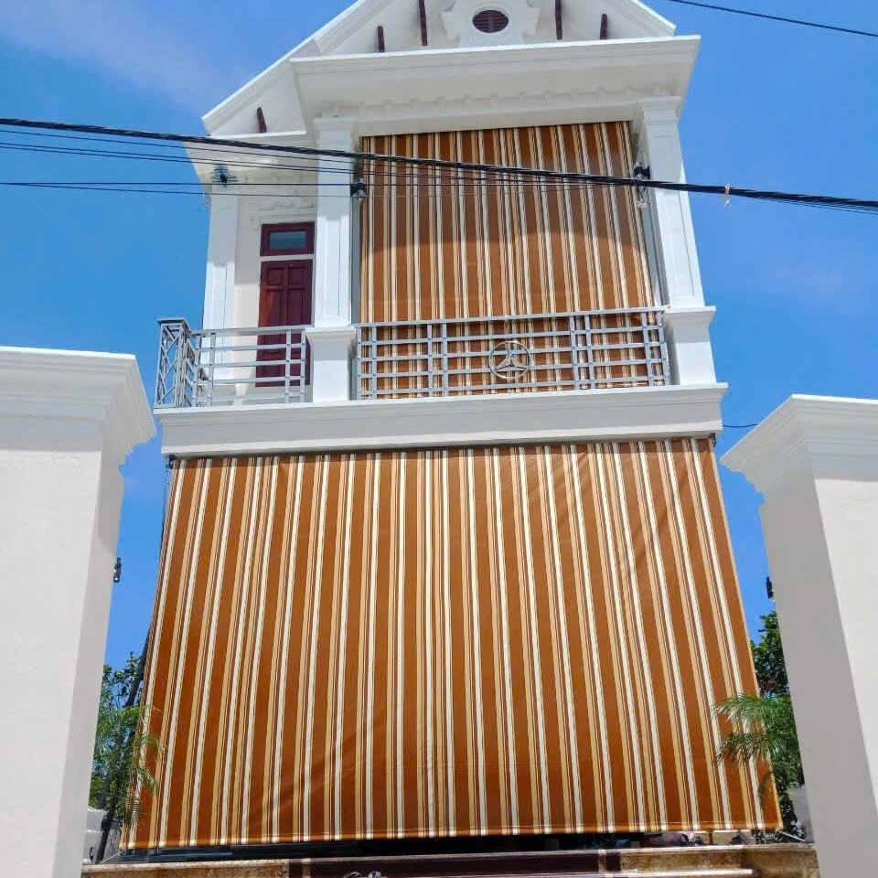 Bạt Che Nắng Mưa Giá Rẻ – Giải Pháp Bảo Vệ Không Gian Hiệu Quả