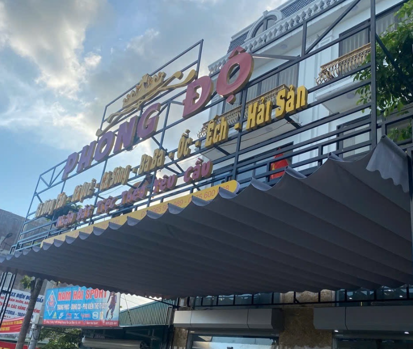 Sự Tiện Lợi Của Bạt Xếp Di Động Cho Hàng Quán Tại Hòa Phát Hà Nội